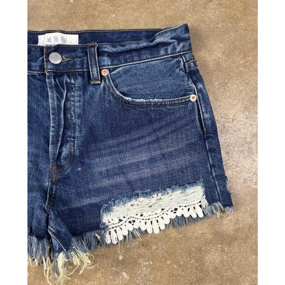 Free People We The Free‎ Denim Shorts Women’s 29 Blue Distressed Crochet Trim - Picture 3 of 8